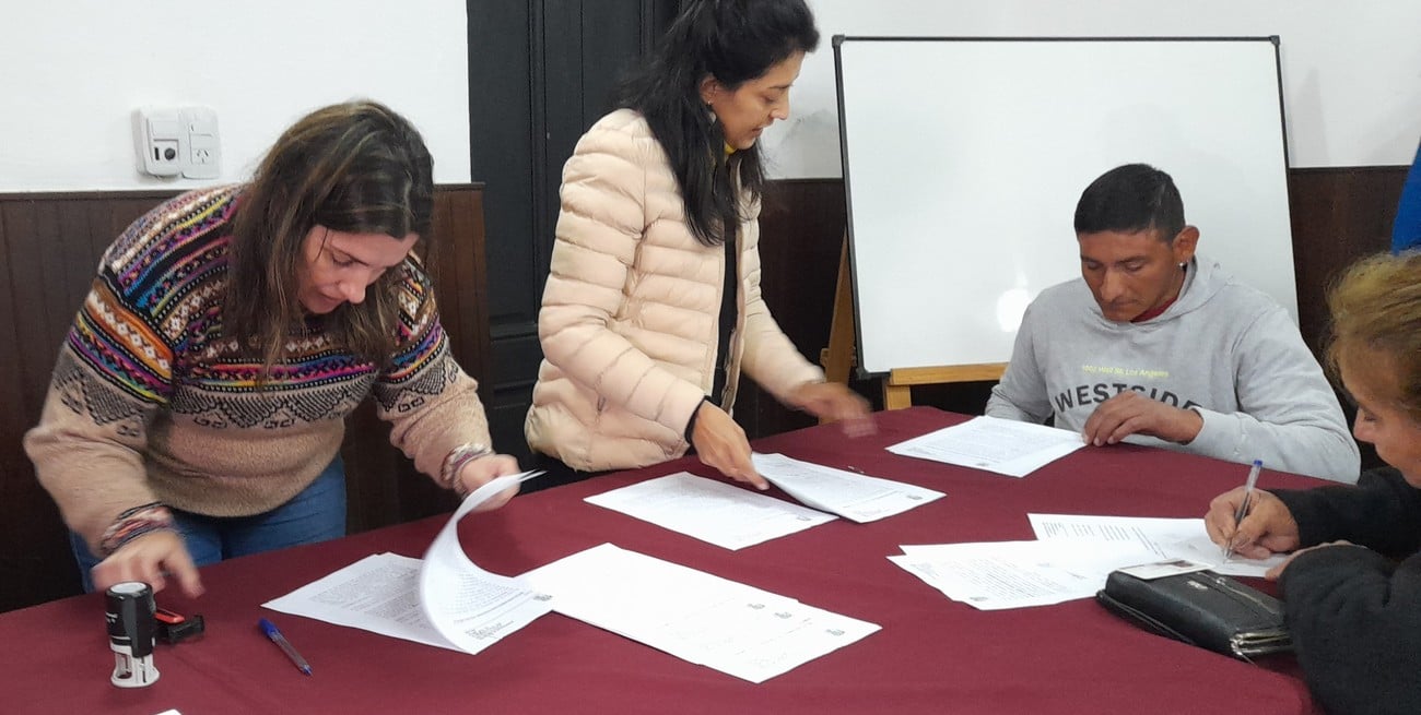 El programa "San Javier Emprende" prevé continuar con el acompañamiento de los emprendedores mediante reuniones mensuales y capacitaciones adicionales, incluyendo una sobre costos de producción y mercado a cargo del Instituto Superior número 15.