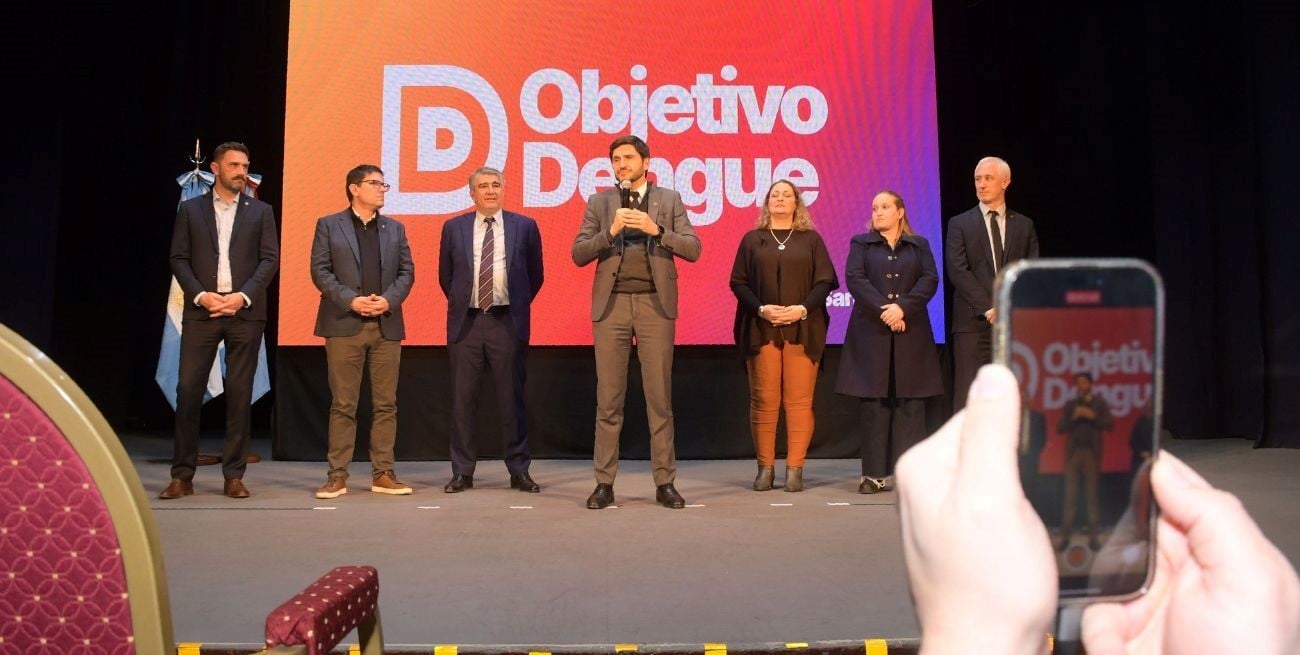 En el marco del "Objetivo Dengue", el jefe de la Casa Gris admitió que hubo "dudas" en una reunión de Santa Fe con funcionarios de Vialidad Nacional sobre la cesión de derechos a la Provincia. Pero aseguró que luego en dos reuniones el jefe de Gabinete Guillermo Francos y el ministro de Economía Luis Caputo ratificaron ese compromiso. Se piensa en un decreto de transferencia. Foto: Guillermo Di Salvatore.