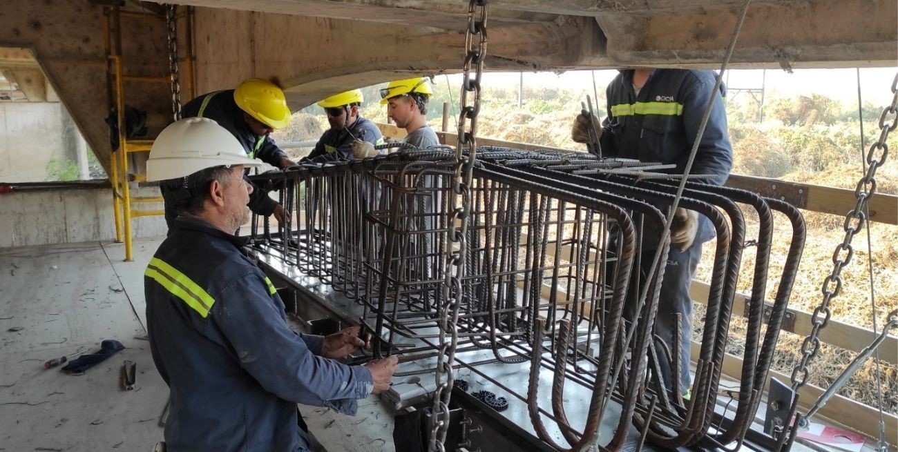 Las armaduras de las mensulas que se va a hormigonar debajo del puente. Gentileza: Prensa Vialidad Nacional.
