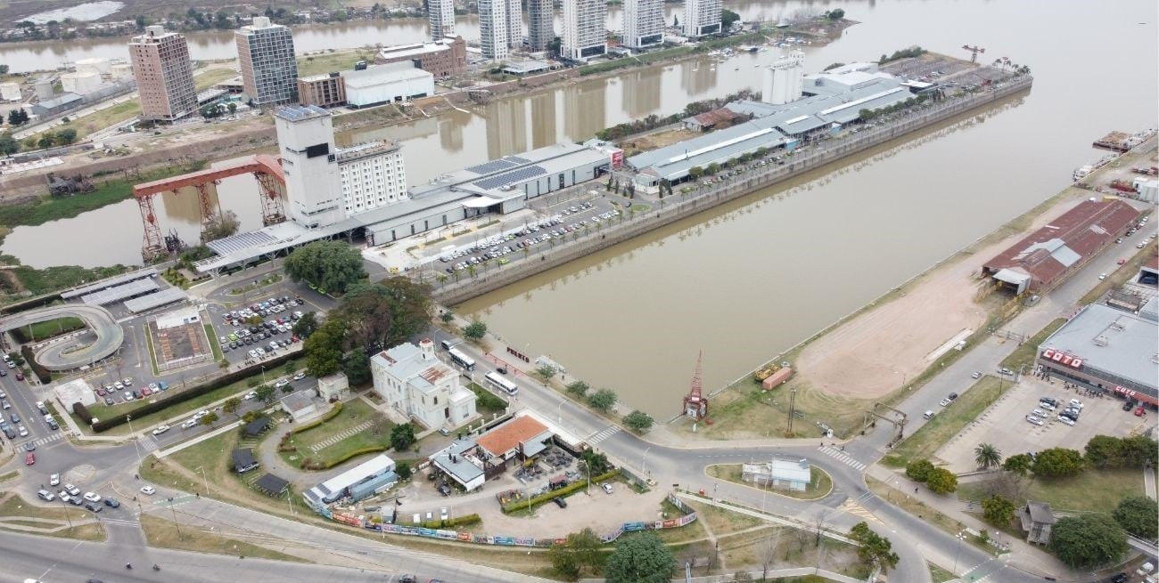 Desde el Puerto de Santa Fe se pueden emprender paseos náuticos. Foto: Luis Cetraro.