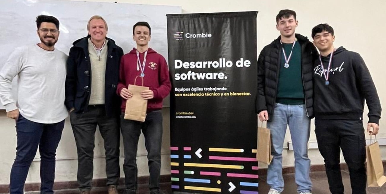 Con 9 problemas resueltos, el equipo ganador de la sede Santa Fe -y 6to a nivel nacional- fue "Champán en lata" de la UTN, compuesto por José Ignacio Candioti, Alexander Werlen y Mariano Feresin. Crédito: Gentileza