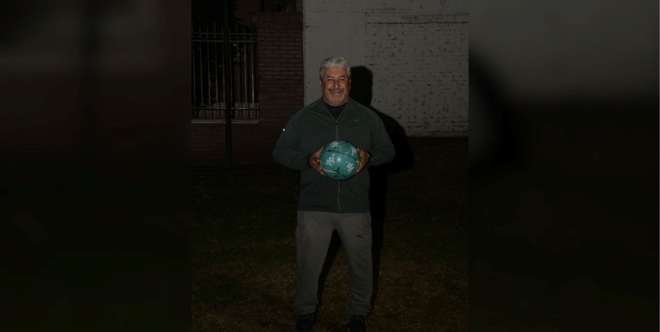 Lencina está entusiasmado por esta nueva experiencia con Amigos del Litoral. Foto: Manuel Fabatia.