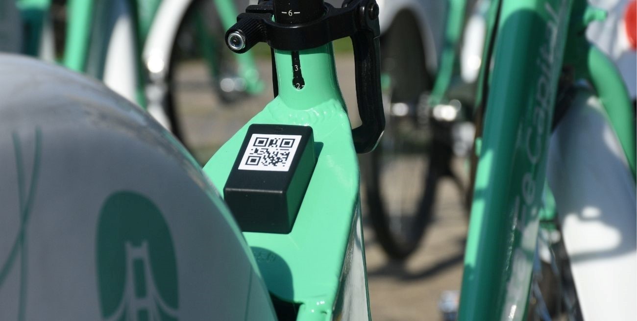 El usuario debe escanear el código QR para comenzar su viaje. Foto: Pablo Aguirre.