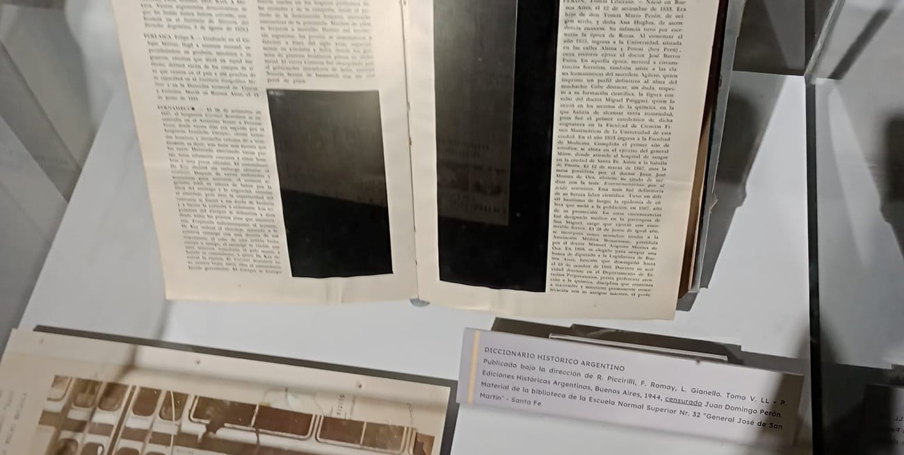 Diccionario enciclopédico de 1944 censurado en 1955, patrimonio de la biblioteca de la Escuela Normal Gral. San Martin de Santa Fe. Crédito: Archivo El Litoral