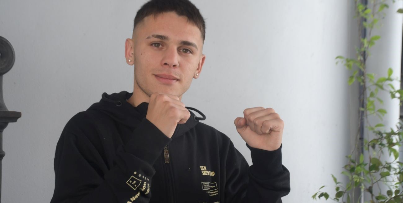 Alan Crenz, la gran promesa del boxeo santafesino, acompañó al profesor Trod en la difusión del museo virtual sabalero, que próximamente será físico y la idea es que, naturalmente, funcione en la institución.