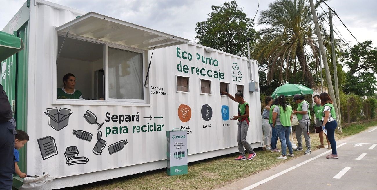 Los vecinos reciben a cambio plantines, semillas o chips de leña. Gentileza Municipalidad de Santa Fe.