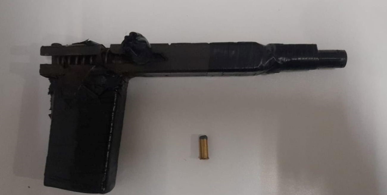 Las armas de fuego secuestradas en los distintos incidentes.