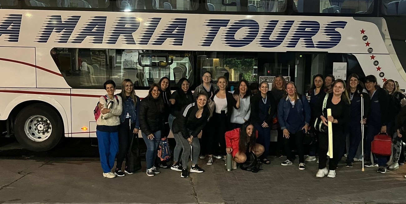 Alumnas de Rosario viajaron a Santa Fe para hacerse oir este martes. Denunciaron a la institución por irregularidades y hostigamiento. Crédito: Gentileza
