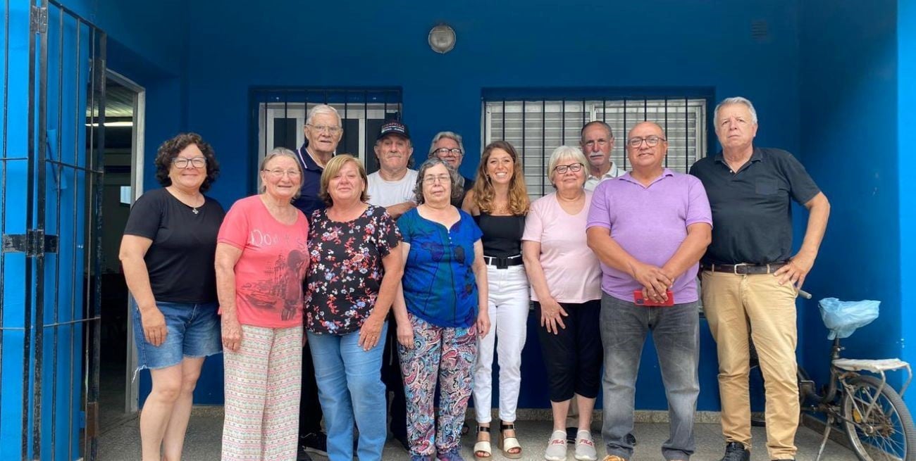 Galnares junto a los vecinos.