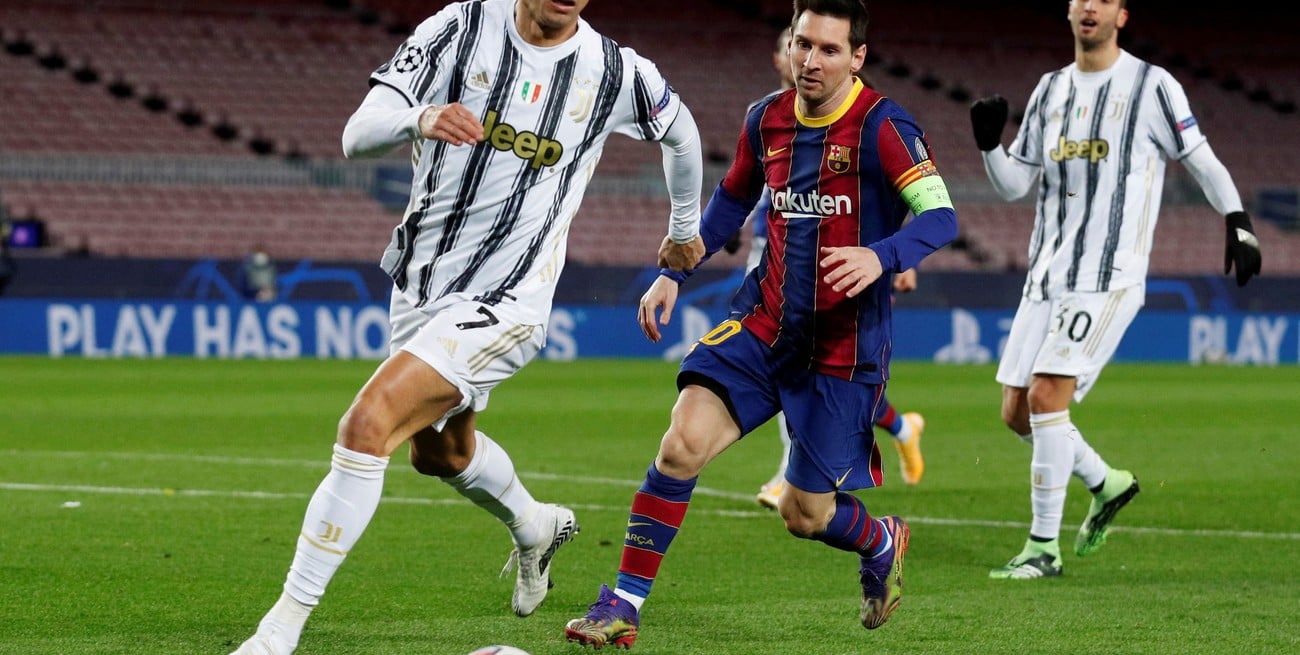La eterna comparación entre Cristiano Ronaldo y Lionel Messi. Créditos: REUTERS/Albert Gea/File Photo