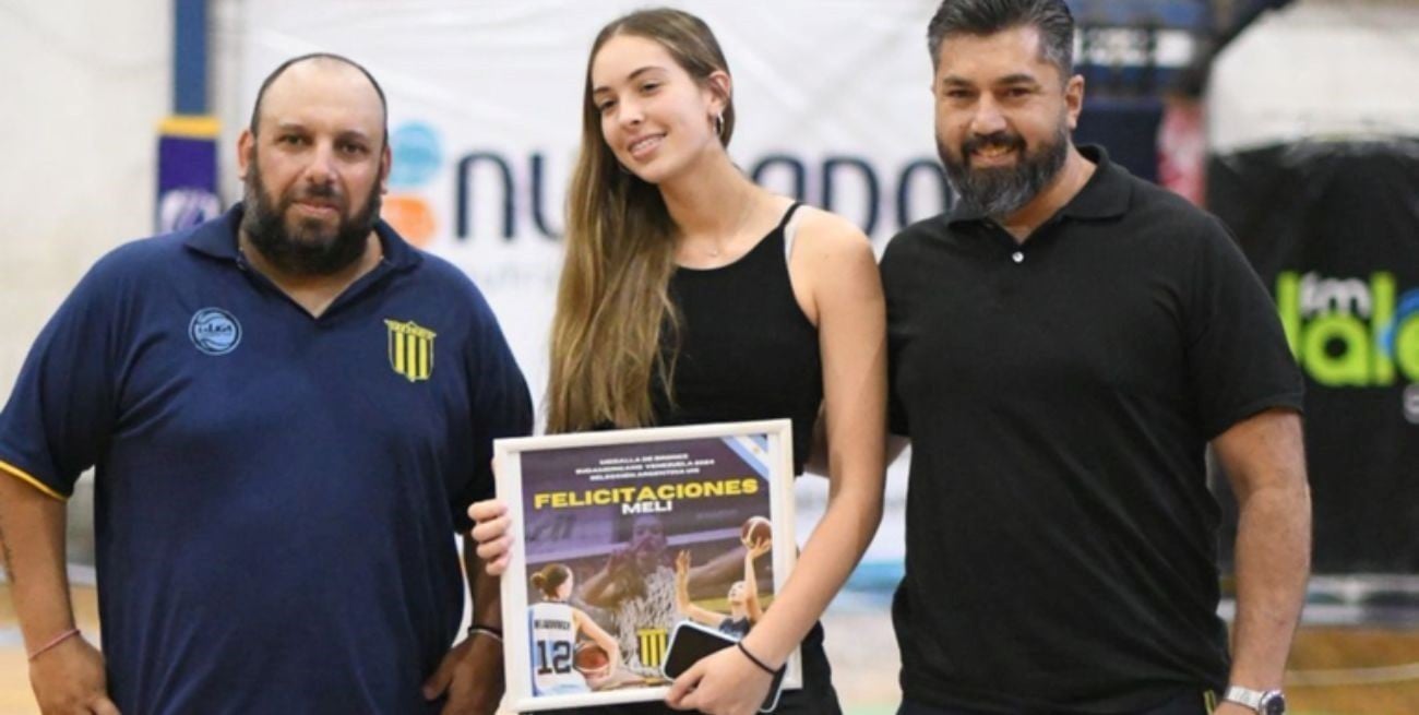 Reconocimiento a Melina Milardovich tras su medalla de bronce en el Sudamericano U15 de básquet. Foto: FM DaLe.