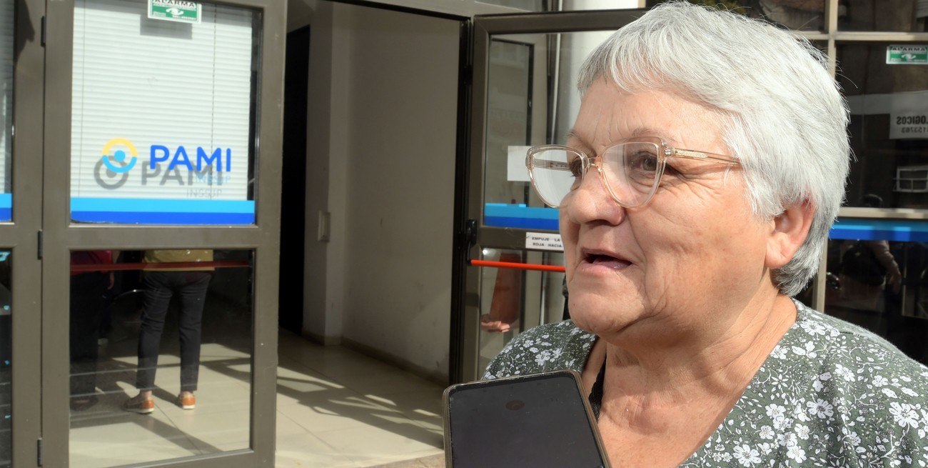 Susana supera (por poco) el monto del haber jubilatorio exigido y ya no tendrá más sus medicamentos bonificados al 100%, según le dijeron en el Pami. Crédito: Guillermo Di Salvatore