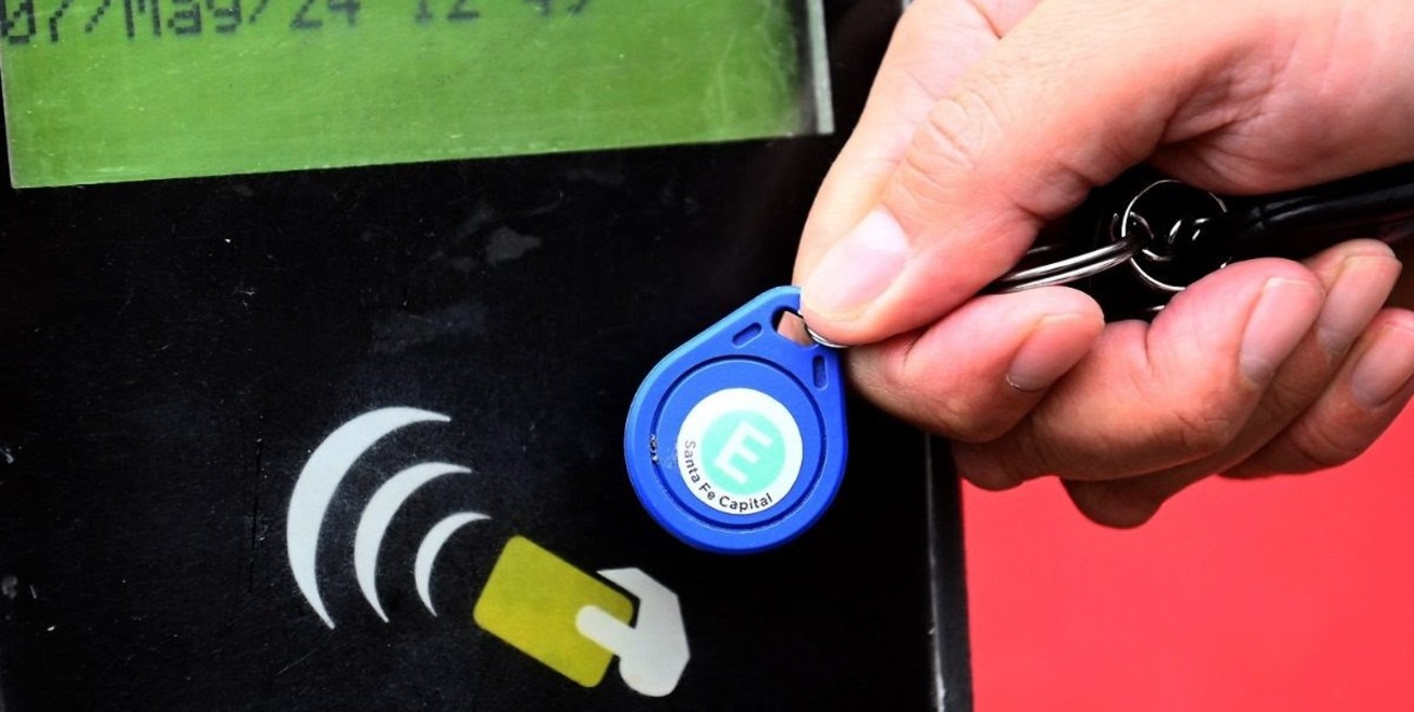 Las máquinas tickeadoras desaparecerán del espacio público cuando se ponga en funcionamiento el nuevo sistema de estacionamiento medido. Crédito: El Litoral