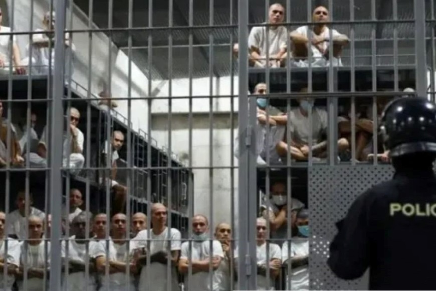 Extendió la oferta para incluir a criminales peligrosos de nacionalidad estadounidense