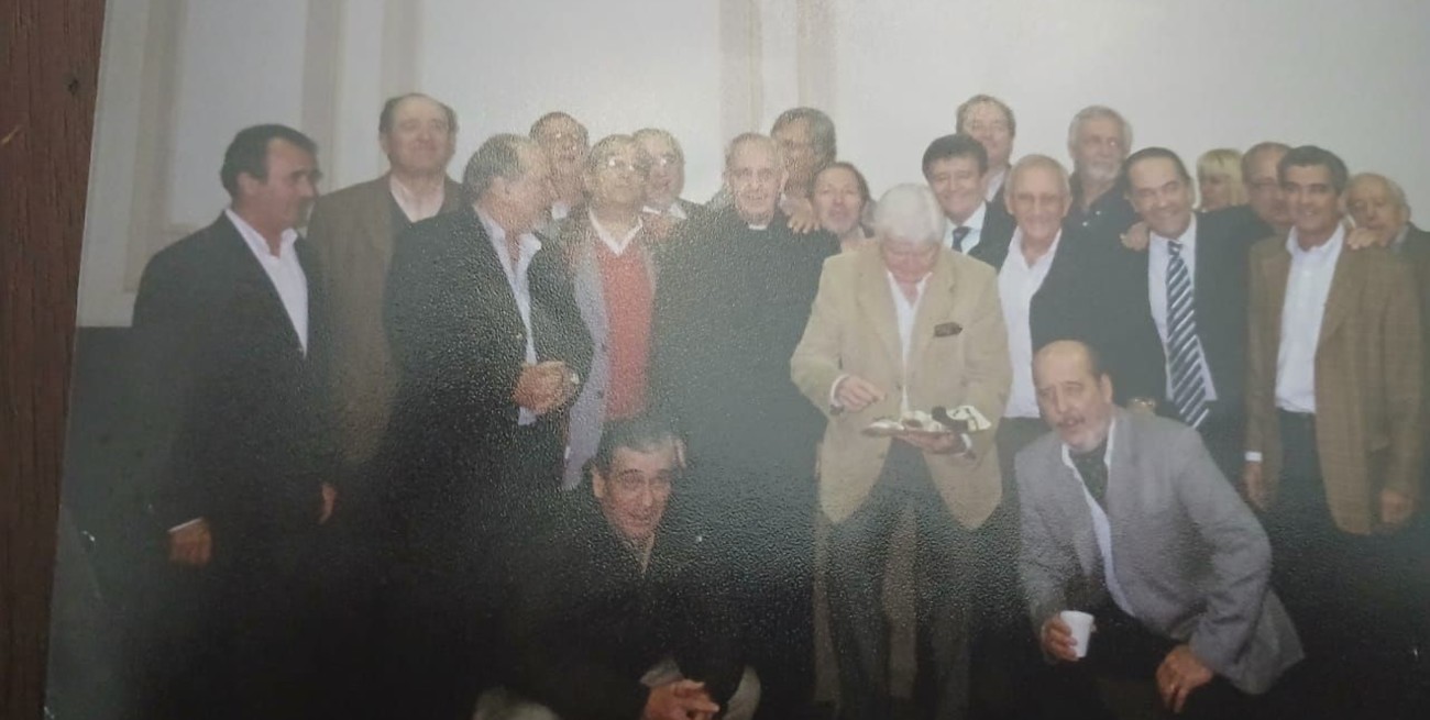 La promoción '65 se reunió con Jorge Bergoglio en Buenos Aires, en 2010. Crédito: Gentileza JM Candioti