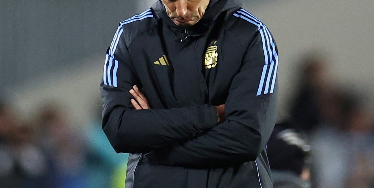 Scaloni y una noche difícil en el Monumental. Foto: Reuters