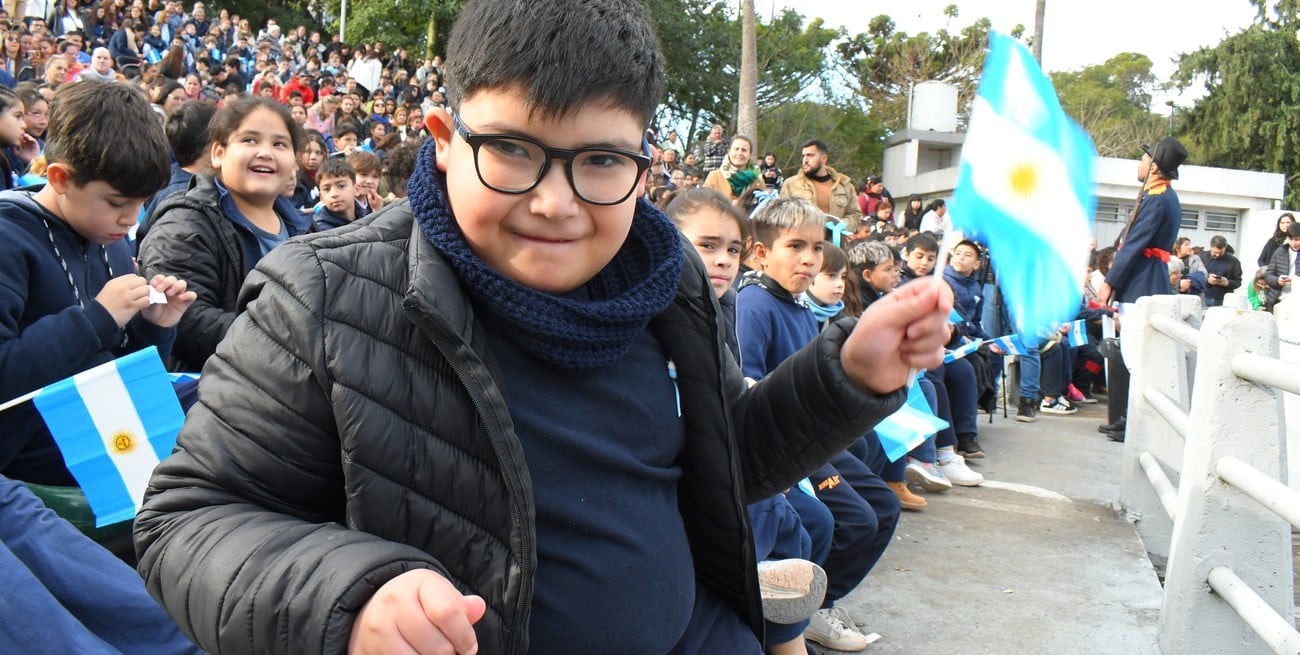 Felices, los niños agitaron la albiceleste. Crédito: Luis Cetraro