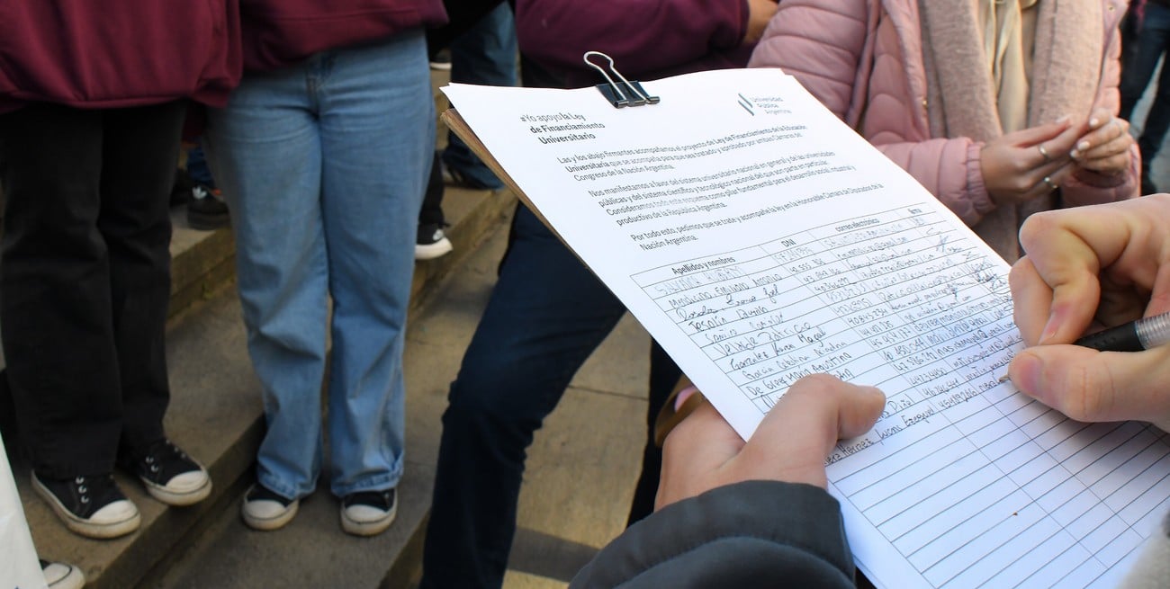 Rumbo a un millón de firmas por la universidad pública. Crédito: Guillermo Di Salvatore