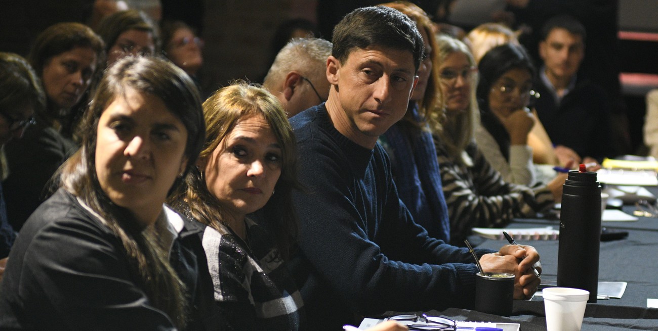 Convencionales constituyentes participaron de la mesa. Crédito: Manuel Fabatía