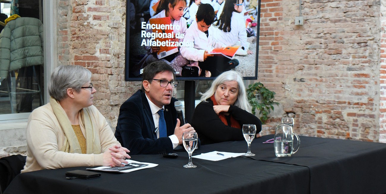 Mariana Migliaro, José Goity y Beatriz Diuk expusieron por pormenores del Plan Raíz. Crédito: Guillermo Di Salvatore