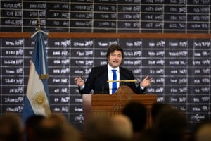 (250711) -- BUENOS AIRES, 11 julio, 2025 (Xinhua) -- Imagen del 10 de julio de 2025 del presidente argentino, Javier Milei, hablando durante el acto por el 171 aniversario de la Bolsa de Comercio de Buenos Aires, en la ciudad de Buenos Aires, capital de Argentina. (Xinhua/Martín Zabala) (mz) (rtg) (ra) (vf)