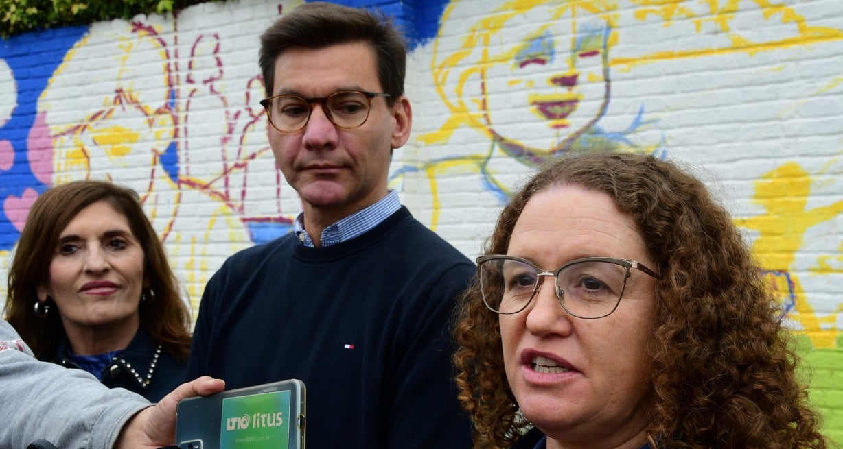 Molina, Di Lena y Batistutti explicaron cómo están trabajando en conjunto el Concejo, Lotería y la UNL. Crédito: Luis Cetraro
