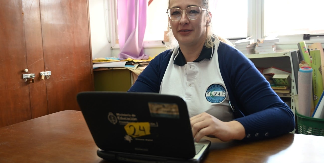 "Desde los 9 ó 10 años que uso computadora, por eso elegí ser docente de Tecnología. Hoy puedo decir que volvería a elegir la docencia", asegura. Crédito: Flavio Raina