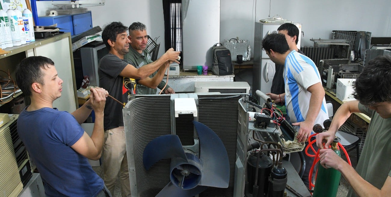 Uno de los cursos de refrigeración que brinda la institución. Crédito: Luis Cetraro
