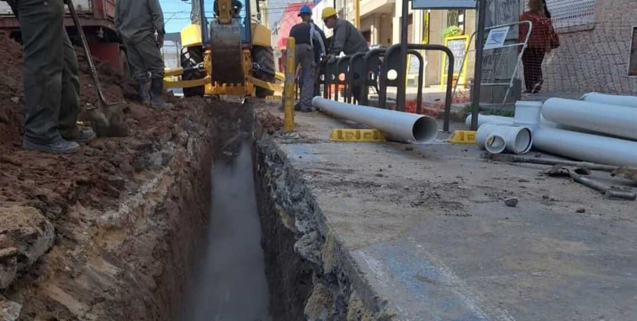 En Salta al 2400 también se reemplaza un tramo de cañería cloacal pero requerirá trabajos extras que llevarán más tiempo. Foto: Gentileza