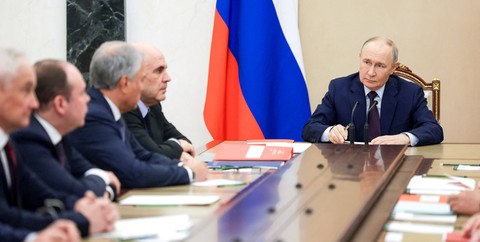 Russian President Vladimir Putin chairs a meeting with members of the Security Council in Moscow, Russia, November 5, 2025. Sputnik/Gavriil Grigorov/Pool via REUTERS ATTENTION EDITORS - THIS IMAGE WAS PROVIDED BY A THIRD PARTY.