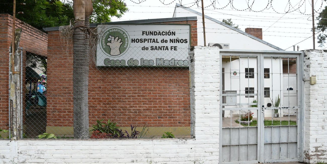 Allí, el descanso, el mate compartido y la palabra justa se vuelven alivio. Foto: Manuel Fabatía