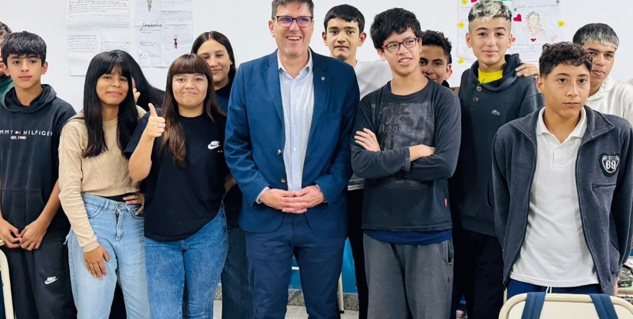 El ministro Goity dijo que las tutorías "constituyen una herramienta de acompañamiento que brinda apoyo escolar gratuito para estudiantes".
