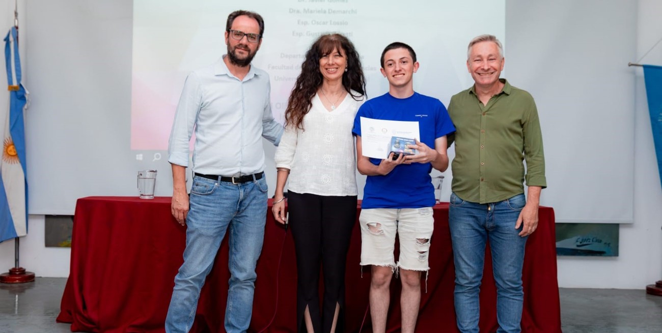 Iair Grebnicoff, de la Escuela Técnica ORT Nº 2 Sede Belgrano, de CABA) fue 1er premio de la Categoría B.