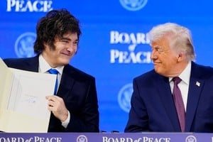 El momento de la firma de Milei al Consejo de Paz.