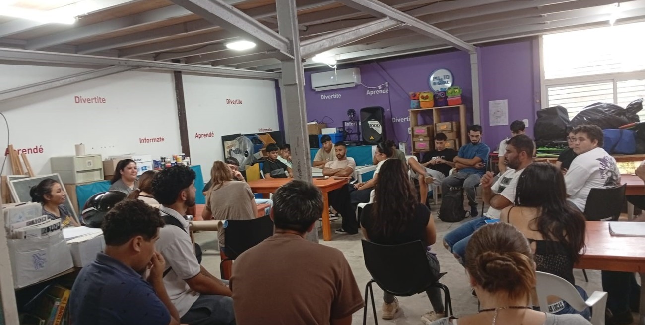 Complejo socio cultural "El Ferro" asisten 95 alumnos, de los cuales hay personas que terminaron la secundaria hace tiempo y quieren concluir esta etapa. Foto: Gentileza