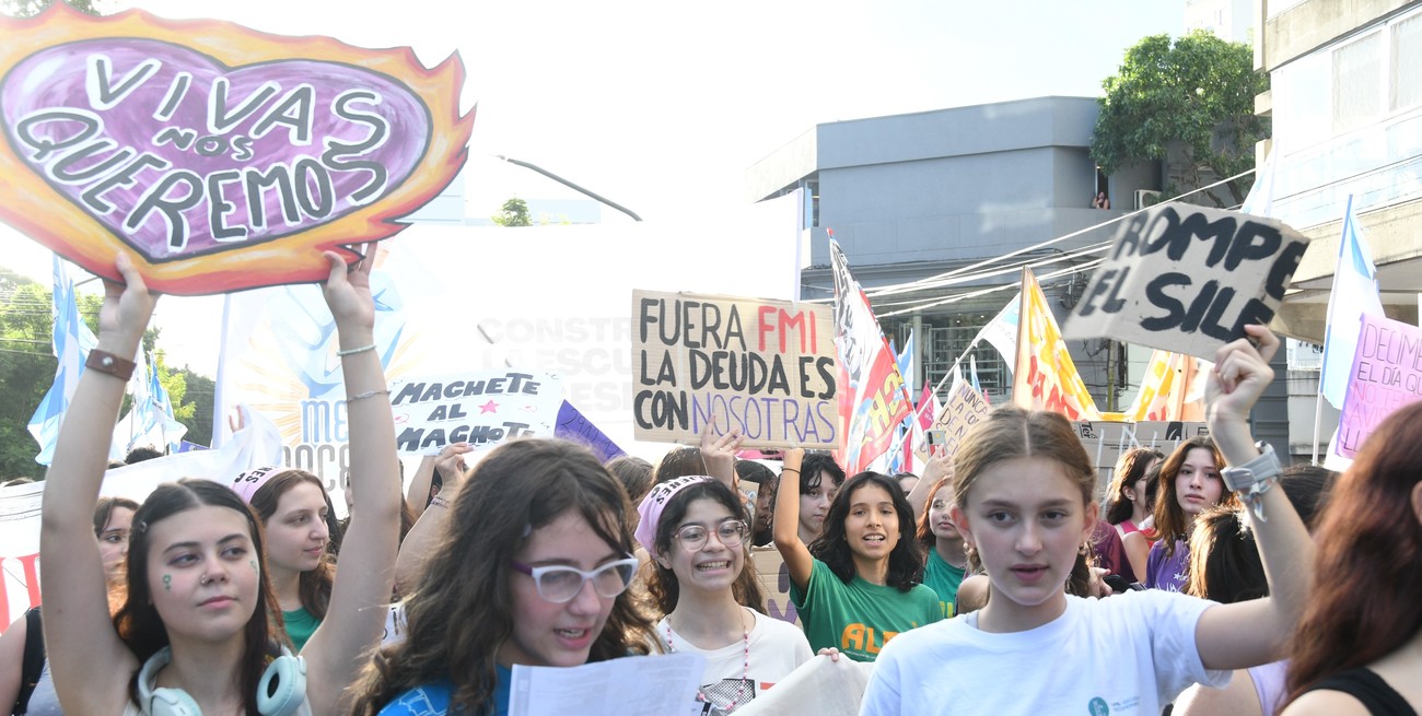 Marcha por el 8M en Santa Fe. Foto: Manuel Fabatía