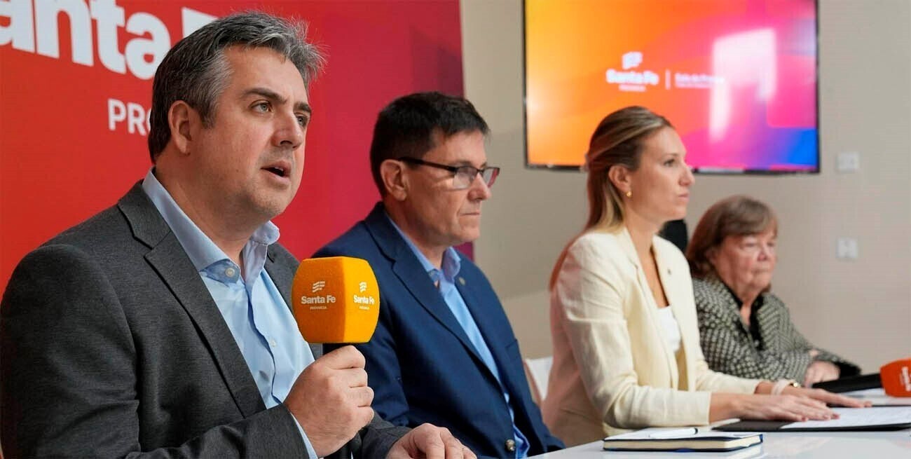 En una conferencia conjunta, el Gobierno santafesino abordó el tema de las amenazas.