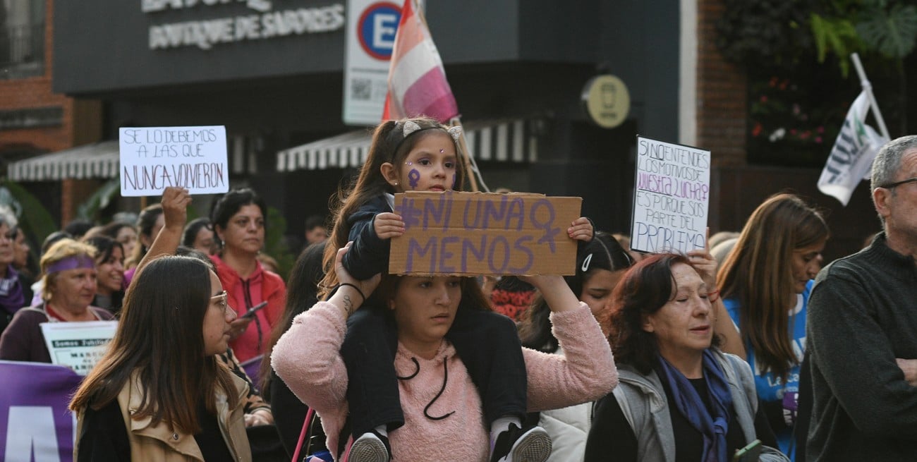 “Cuando armamos la convocatoria a esta marcha, que hacemos todos los 3 de junio, tuvimos que modificar dos veces el dato de femicidio porque durante esta semana hubo dos más", dijo una de las referentes. Foto: Manuel Fabatía