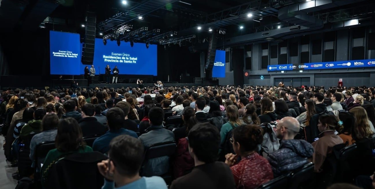 En Rosario, en La Segunda Seguros Arena, había más de mil aspirantes realizando la prueba bajo el nuevo sistema provincial. Foto: Gentileza