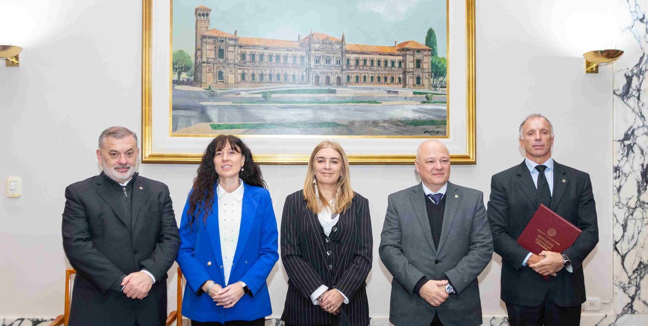 La rectora Laura Tarabella firmó el acuerdo con la vicepresidenta de la Coneau, Danya Tavella, para dar inicio formal al proceso. Foto: Gentileza