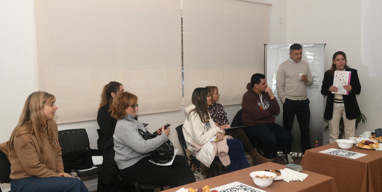 Se realizó una charla-debate con profesionales de la salud sobre la temática. Foto: Manuel Fabatía