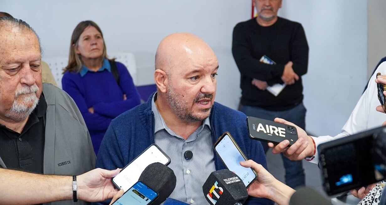 Para nosotros, el salario de los trabajadores activos y jubilados ha perdido claramente ante la inflación", dijo Rodrigo Alonso, de Amsafe,  junto a Pedro Bayúgar, del Sadop.
