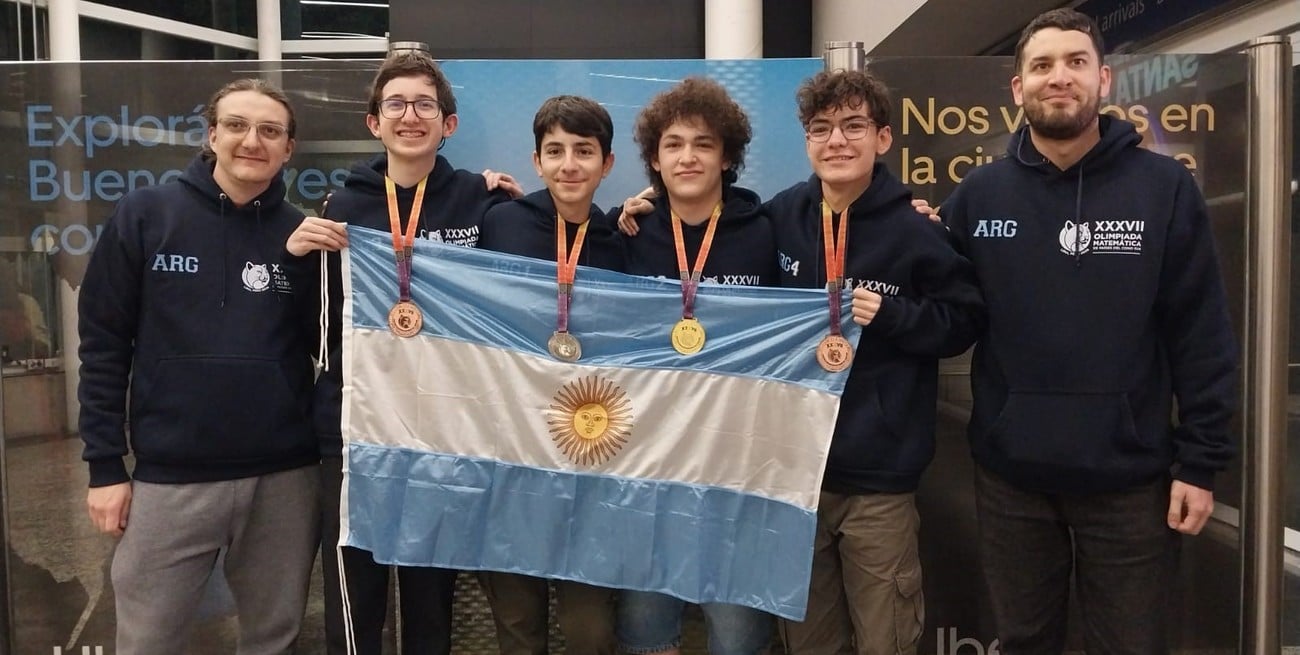 Cada uno de los integrantes del equipo argentino se trajo una medalla por su resolución de problemas. Foto: Gentileza