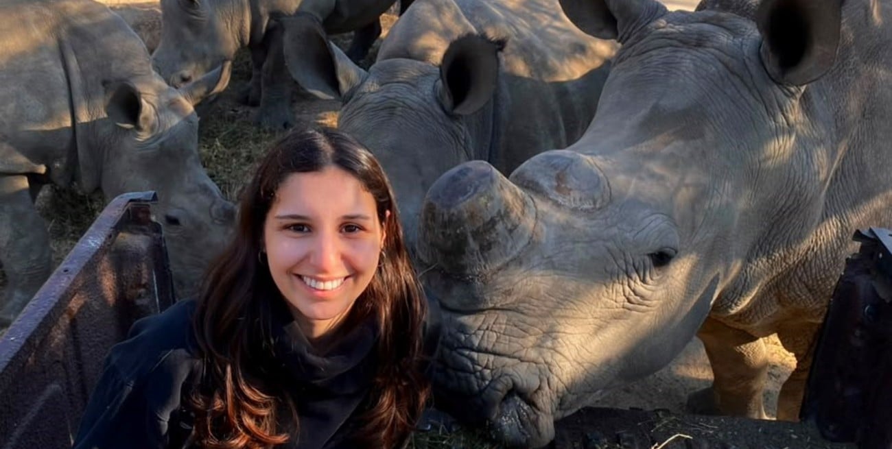Victoria trabajó con rinocerontes y chitas en un centro de conservación cercano al Parque Nacional Kruger.