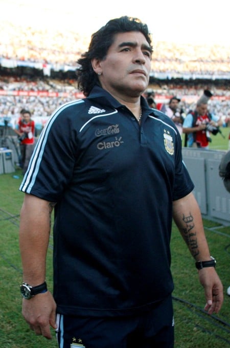 FILE PHOTO: Argentina's head coach Diego Maradona enters the pitch before the World Cup 2010 qualifying soccer match against Venezuela in Buenos Aires March 28, 2009. REUTERS/Santiago Pandolfi/File Photo