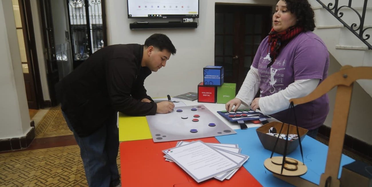 A partir de juegos didácticos, los chicos comienzan a interactuar y reflexionar. Foto: Matías Pintos
