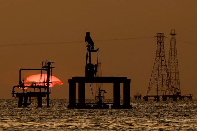 El acuerdo contempla más de 65.000 millones de barriles de crudo. Crédito: REUTERS.