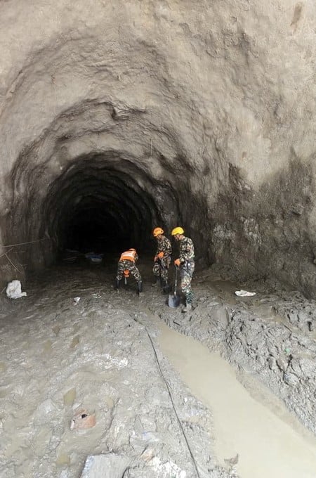 FILE PHOTO: Members of Nepal Army's search-and-rescue team work inside a tunnel at the Trishuli 3A Hydropower Project following devastating floods and mudslides that struck the Bhotekoshi River in Rasuwa, Nepal, September 4, 2026. Nepal Army/Handout via REUTERS. THIS IMAGE HAS BEEN SUPPLIED BY A THIRD PARTY. MANDATORY CREDIT. NO RESALES. NO ARCHIVES./File Photo