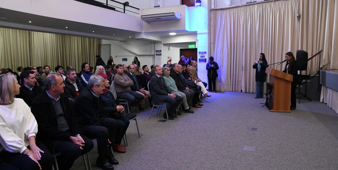 Autoridades e integrantes de la comunidad universitaria acompañaron el lanzamiento de la nueva ingeniería. Foto: Flavio Raina