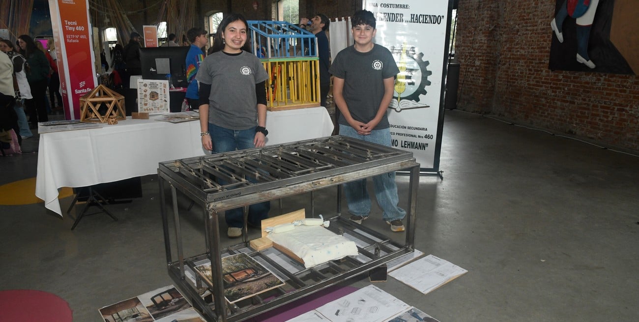 Alumnos de segundo año de la Escuela Técnica Guillermo Lehmann construyeron una Tiny House a escala 1.5.